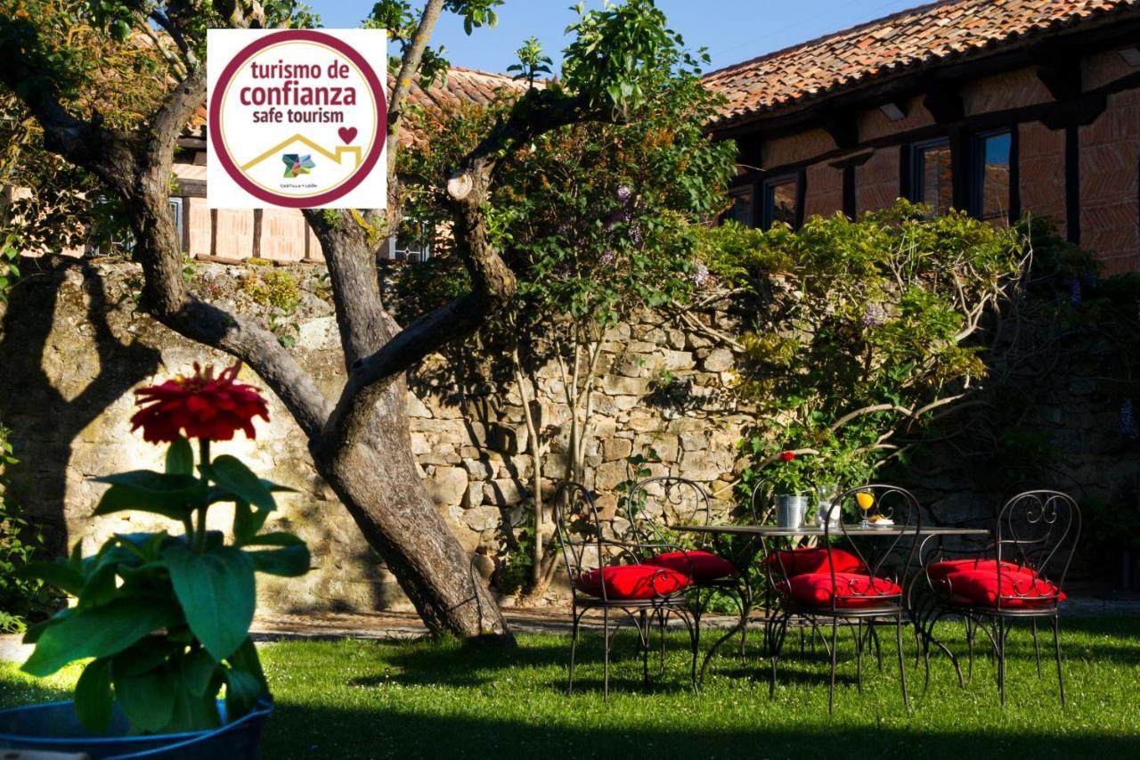 Hotel Posada Santa Maria La Real Aguilar de Campoo Exterior photo