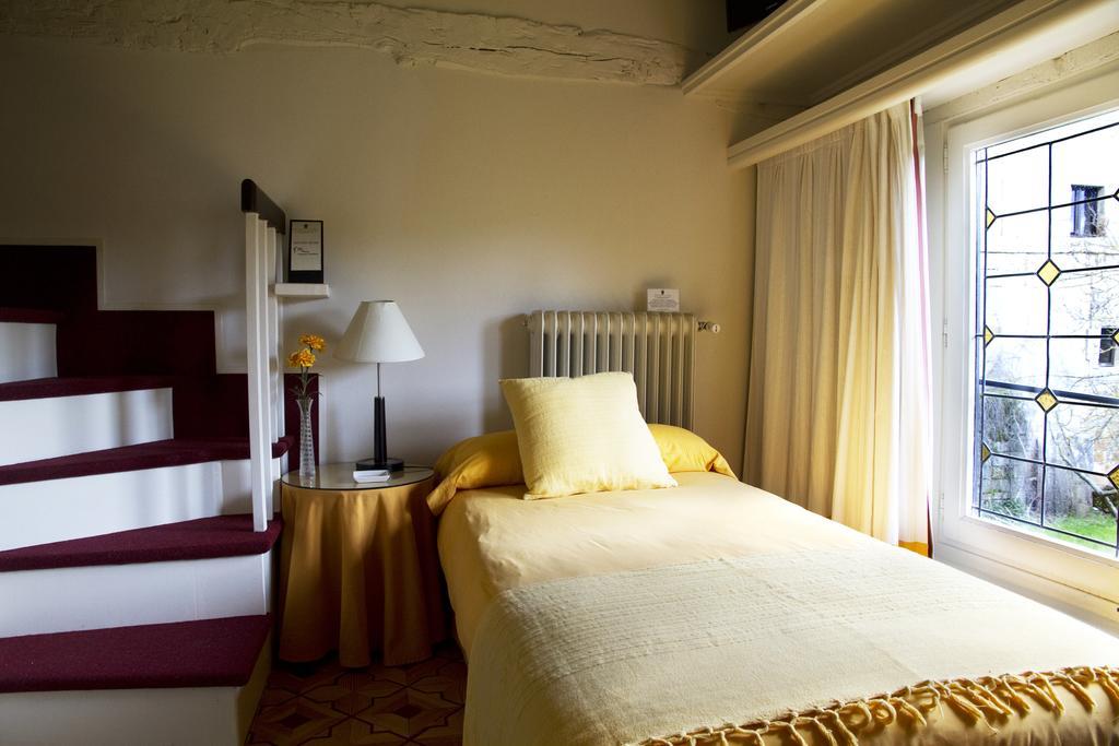 Hotel Posada Santa Maria La Real Aguilar de Campoo Exterior photo