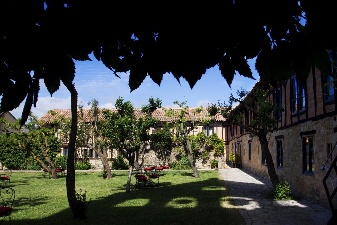 Hotel Posada Santa Maria La Real Aguilar de Campoo Exterior photo