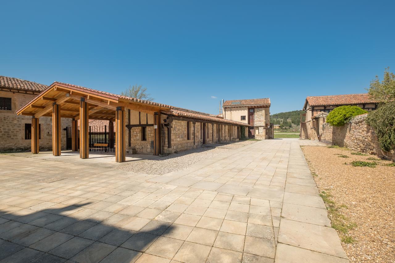 Hotel Posada Santa Maria La Real Aguilar de Campoo Exterior photo