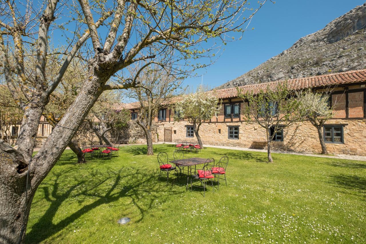 Hotel Posada Santa Maria La Real Aguilar de Campoo Exterior photo