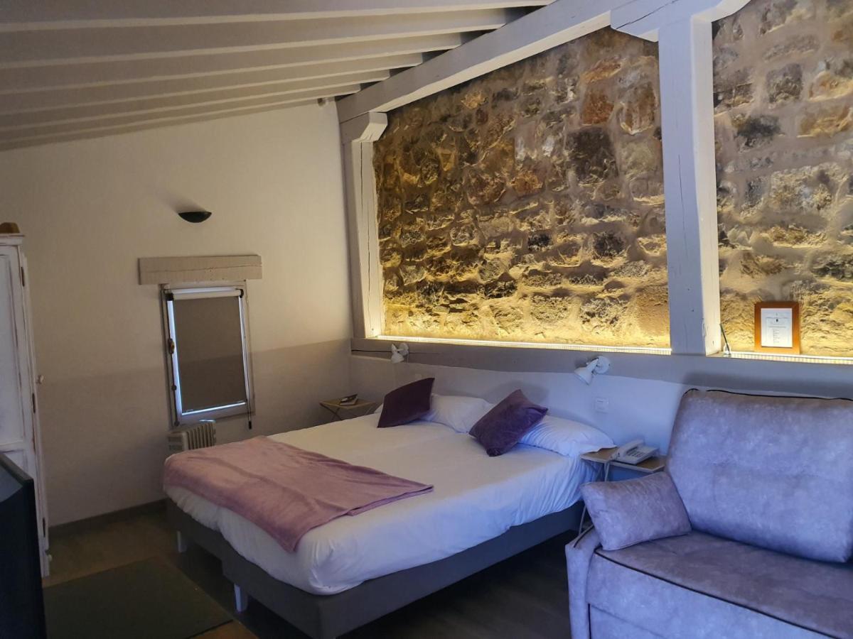 Hotel Posada Santa Maria La Real Aguilar de Campoo Exterior photo